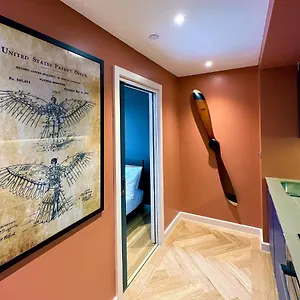  Apartment The Aviator's Attic - Luxury Centre Retreat United Kingdom