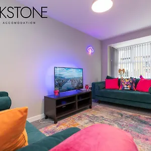  Holiday home Island House - 3 Bedroom Townhouse By Bpne United Kingdom