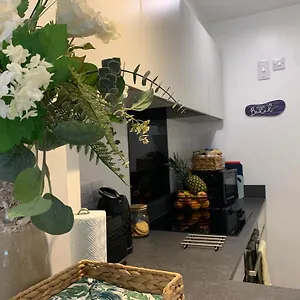  Apartment Nr Town Train Coach Shops Lovely Entire Allows Quiet Good Dogs United Kingdom